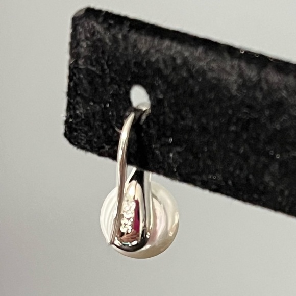 .925 sterling silver and faux pearl earrings - Picture 2 of 4